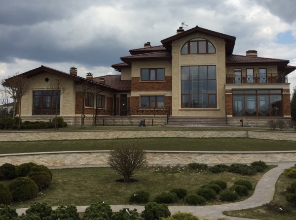 Фасадный декор из песчаника