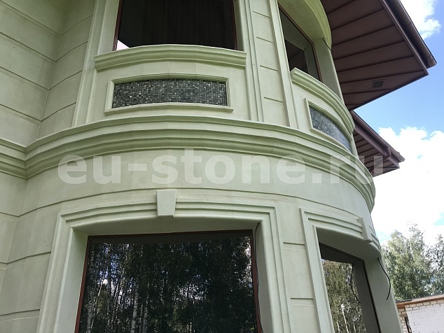 Облицовка загородного дома известняком