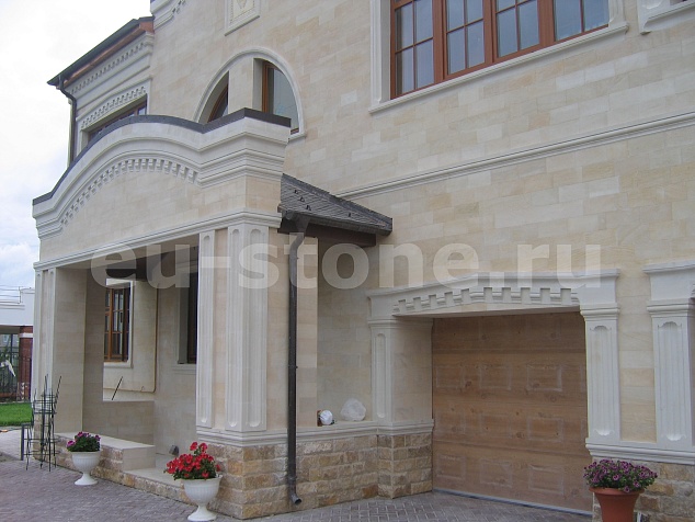 Облицовка фасада песчаником