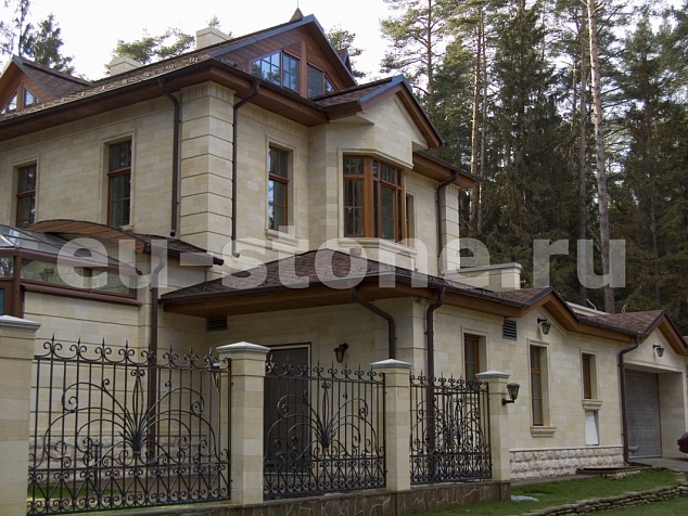 Фасадный декор из натурального камня