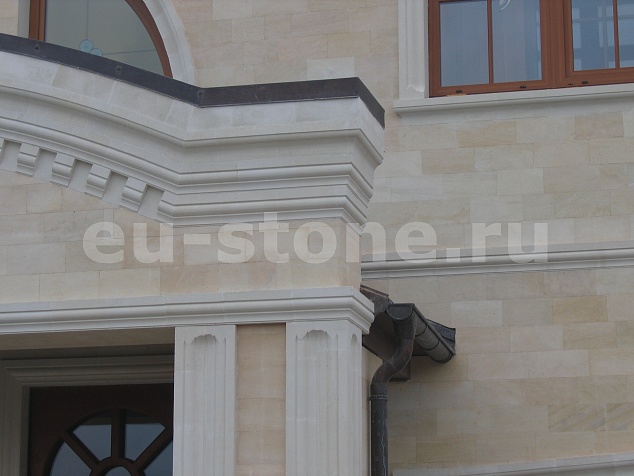 Облицовка фасада песчаником