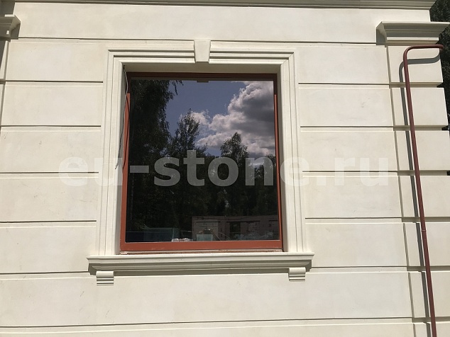 Облицовка загородного дома известняком