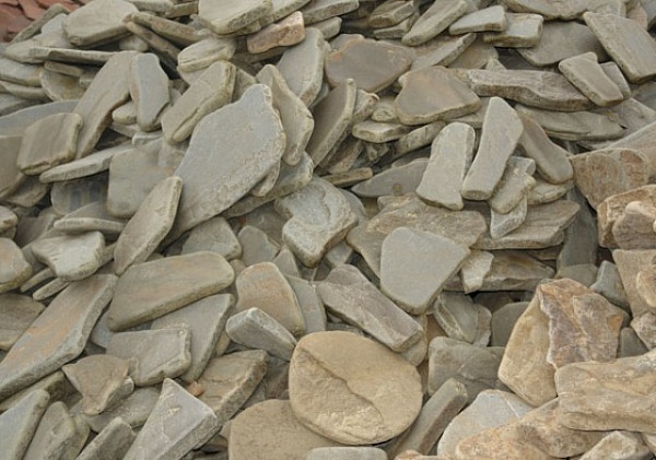 Отделка диким камнем