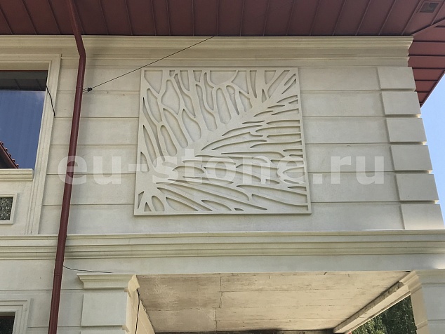 Облицовка загородного дома известняком