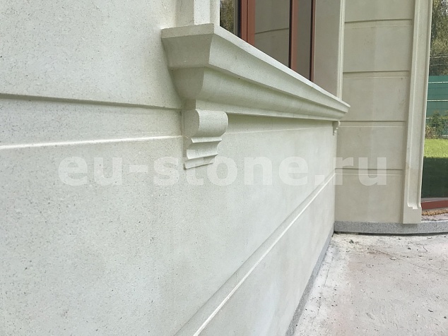 Облицовка загородного дома известняком