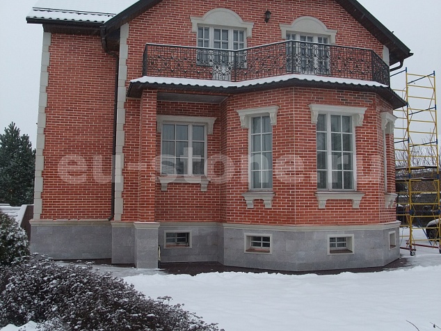 Декор фасада из известняка