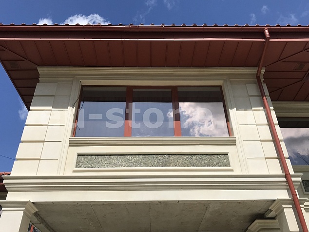 Облицовка загородного дома известняком