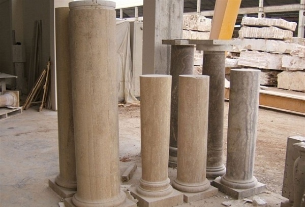 Колонны из травертина