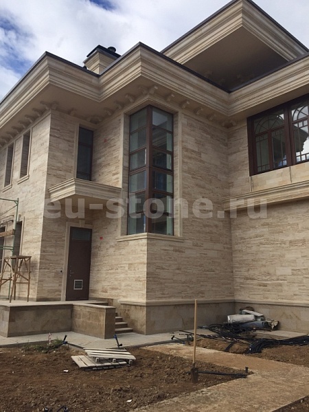 Облицовка фасада травертином