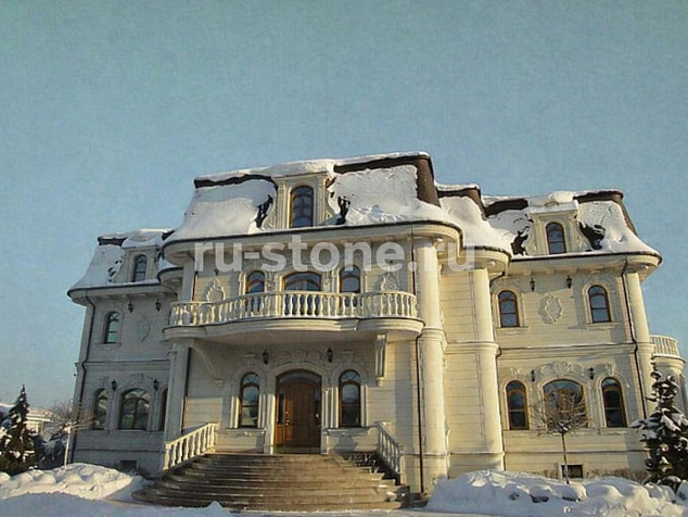 Фасад из натурального известняка