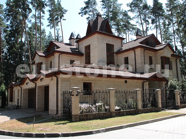 Фасадный декор из натурального камня