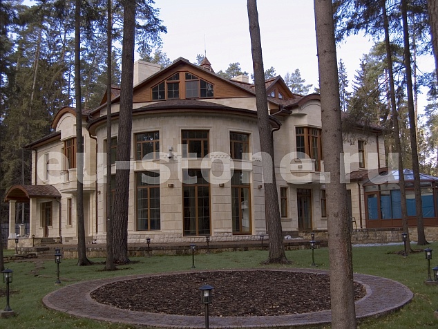 Фасадный декор из натурального камня