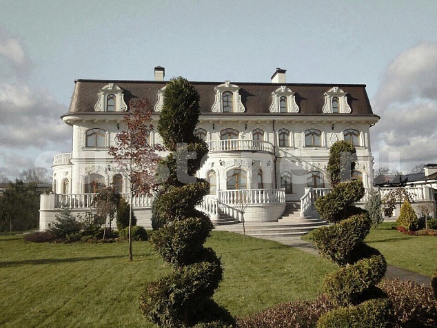 Фасад из натурального известняка