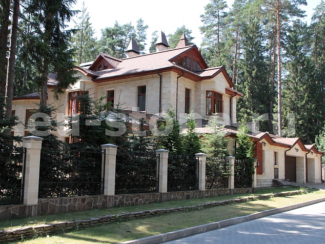 Фасадный декор из натурального камня