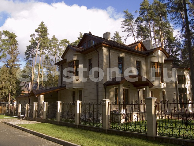 Фасадный декор из натурального камня