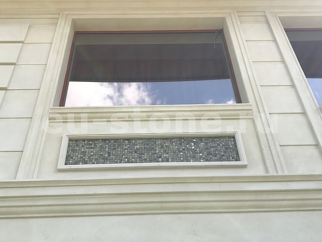 Облицовка загородного дома известняком