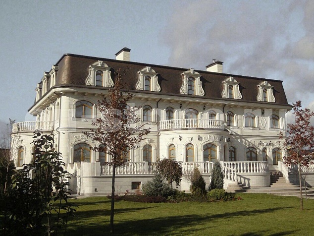 Фасад из натурального известняка