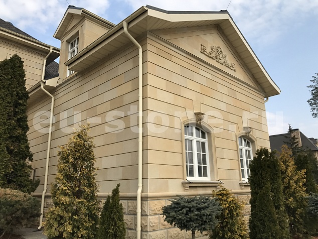 Фасад из ракушечника