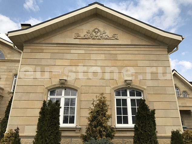 Фасад из ракушечника