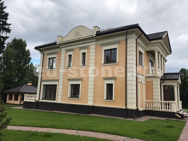 Отделка дома известняком